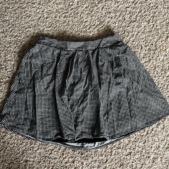 Black and White Plaid Skirt - Picture 3 of 3